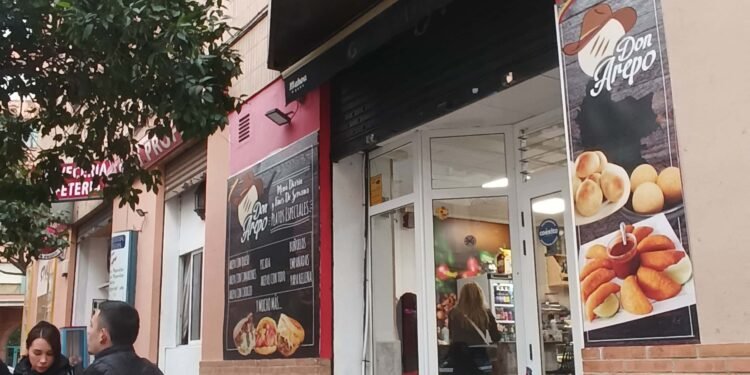 Outside of Don Arepo colombian restaurant in Valencia