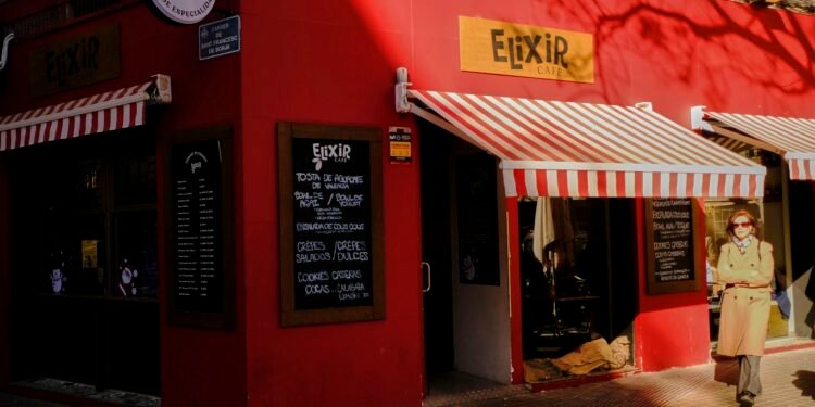 The outside of Elixir cafe in Valencia.
